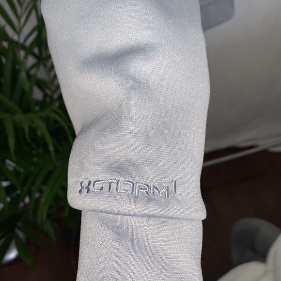 lightweight Under amour hoodie - Picture 4 of 7